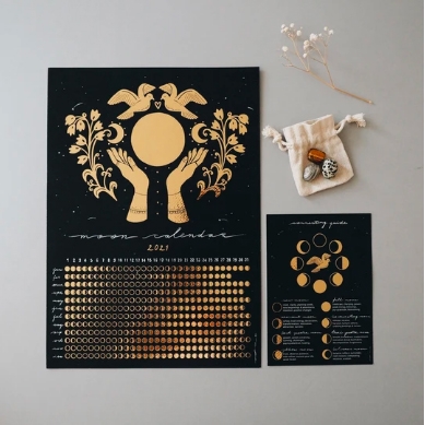 The Vendeur Sustainable Christmas Gift Guide Magpie Moon Calendar Amber de Vreng